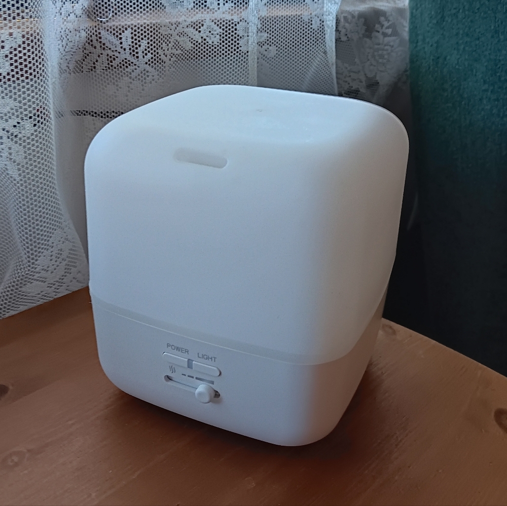 White Essential Oil Diffuser